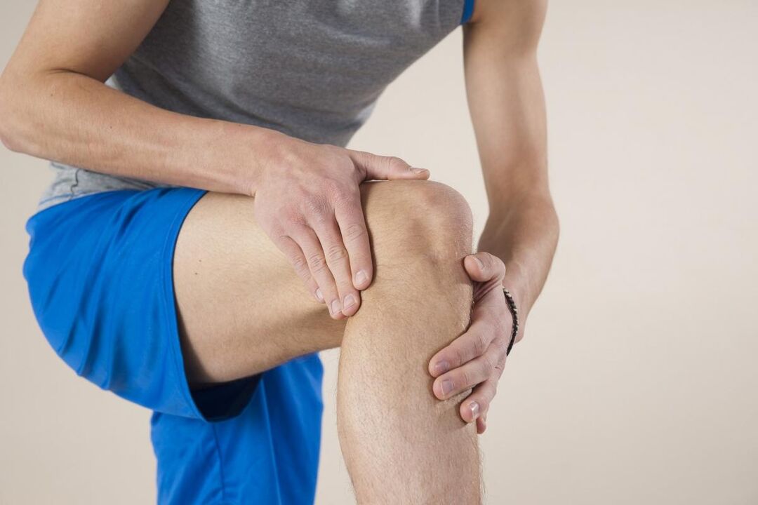 Prve bolečine in otrdelost v sklepu zaradi artroze pripišemo zvinom mišic in vezi